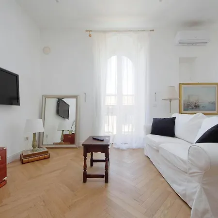 Ych - Luce Ed Eleganza A Corso Italia Rom