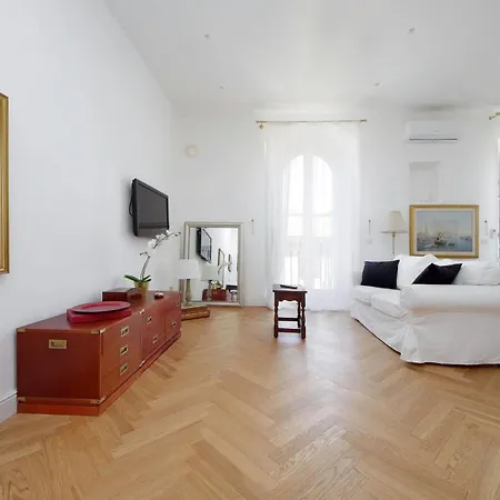Ych - Luce Ed Eleganza A Corso Italia Rom