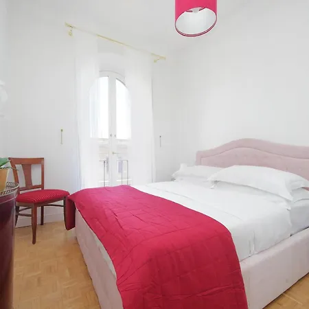 Ych - Luce Ed Eleganza A Corso Italia Rom