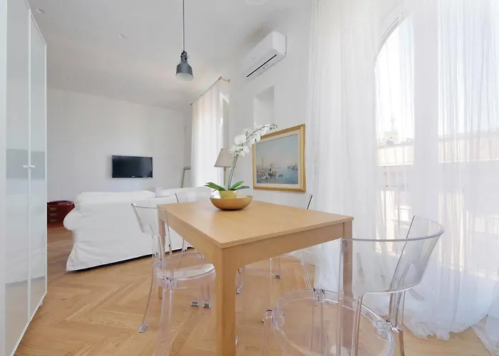 Ych - Luce Ed Eleganza A Corso Italia Διαμέρισμα